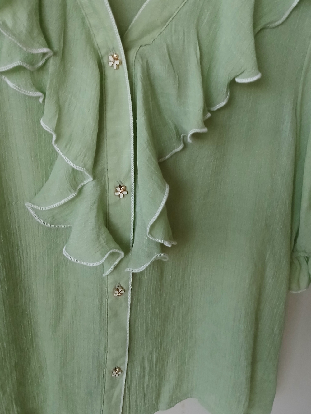 A.U.W. LANY Sheer Light Sage Green With Daisy Metal Buttons Sz L Ruffles Galore